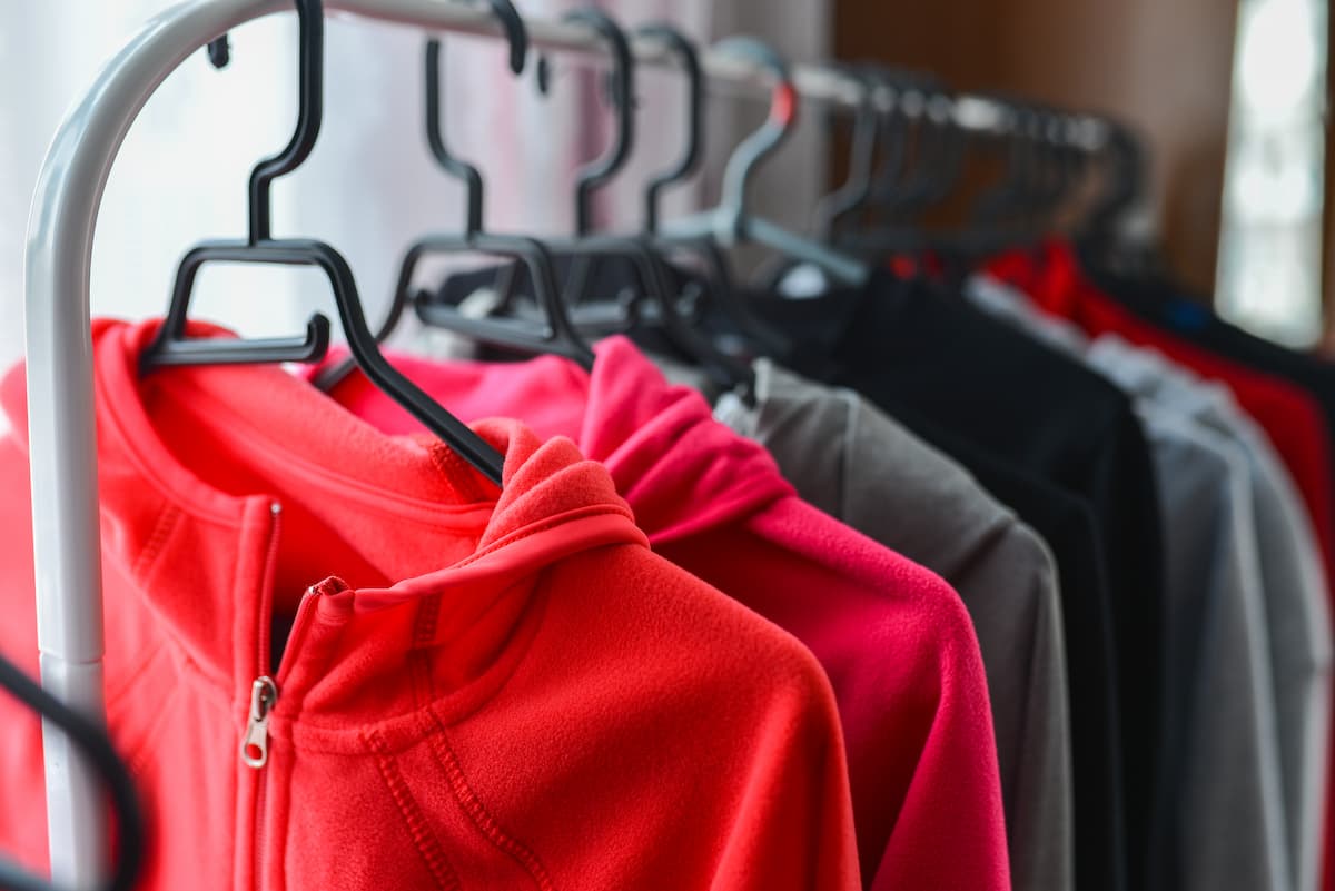 La nouvelle tendance féminine qu’est le port de vestes polaires