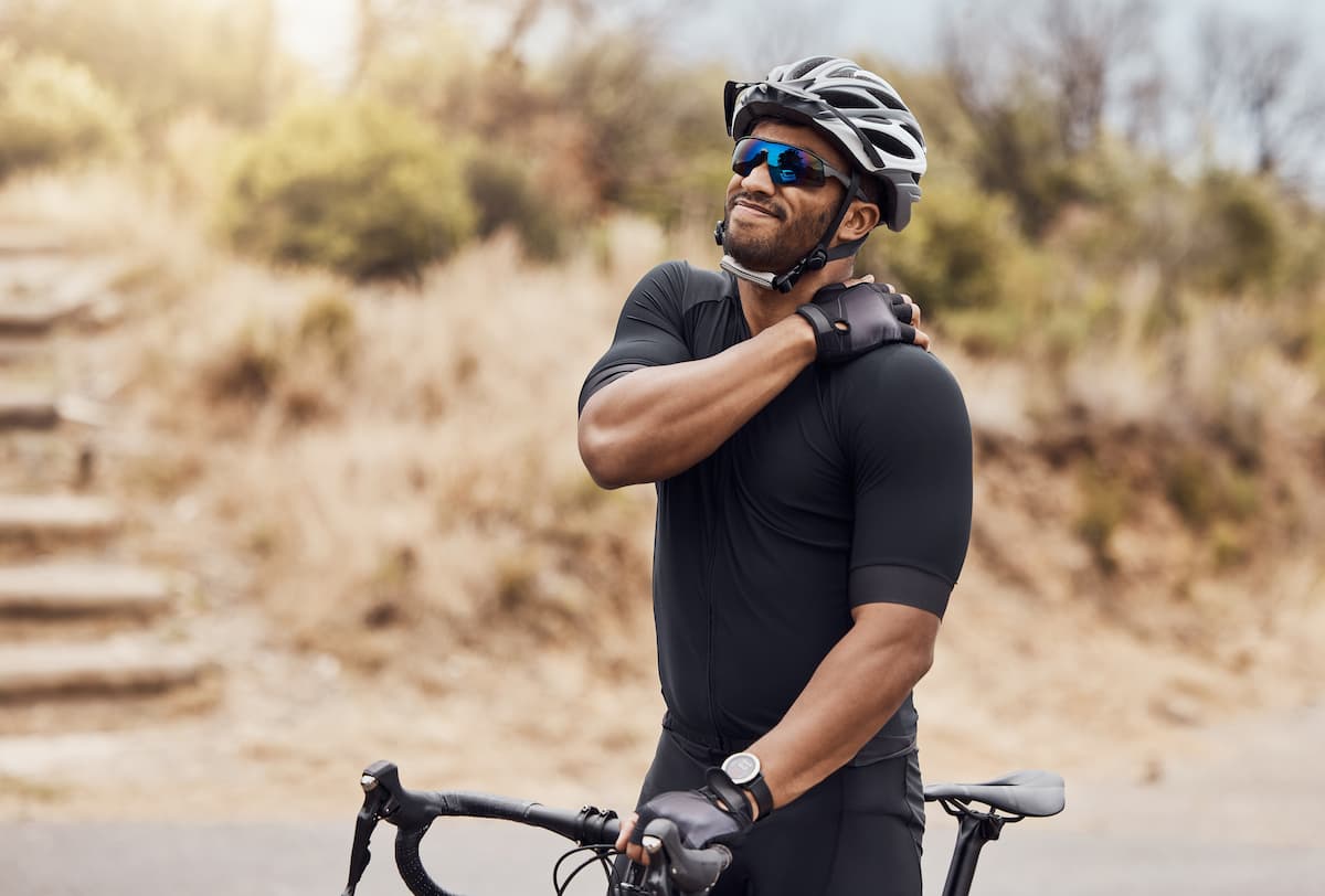 Comment soulager efficacement les douleurs cervicales en vélo ?